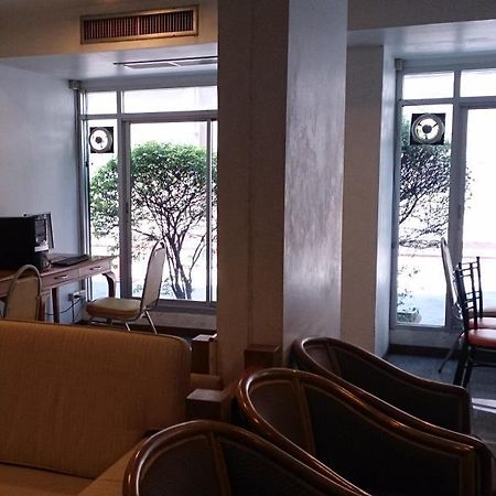 The Blooms Residence Bangkok Bagian luar foto
