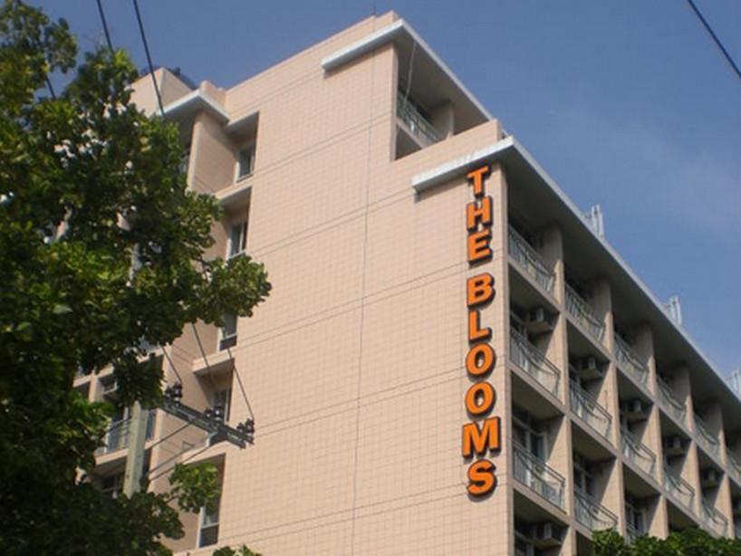 The Blooms Residence Bangkok Bagian luar foto