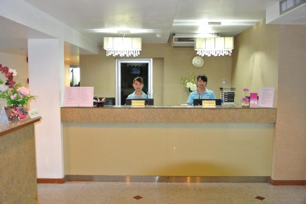 The Blooms Residence Bangkok Bagian luar foto